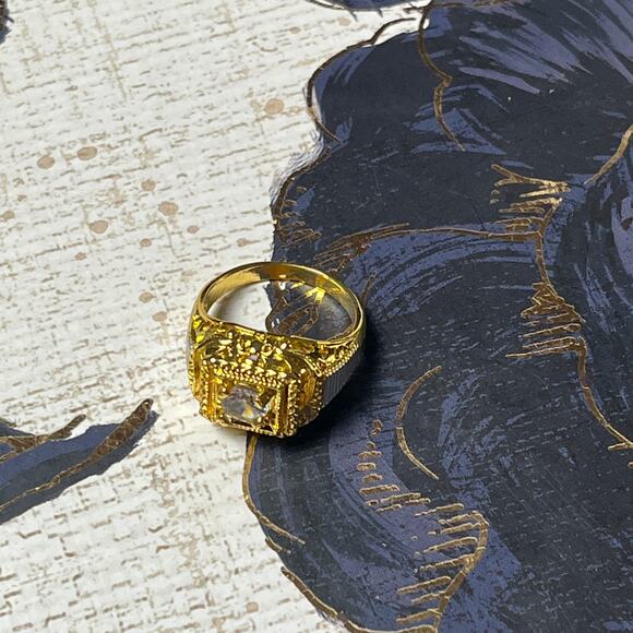 Estate Gold Tone CZ Ring Size 10 - Sparkling Beauty! - Picture 1 of 6